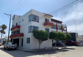 Hotel Posada Don Fernando allows 18 year olds to book a room