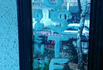 HOSTEL EMI has Balcony rooms