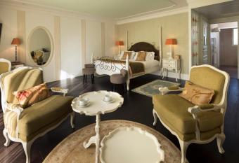 H  tel Mercure Villeneuve sur Lot Moulin de Madame allows 18 year olds to book a room