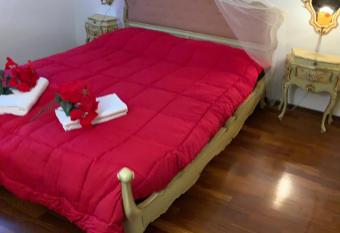 Royal Guest House Venice allows 18 year olds to book a room