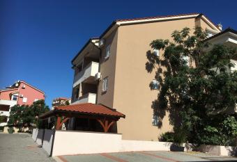 Medeja has Balcony rooms