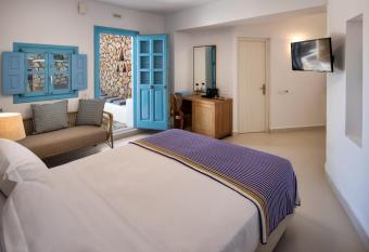 Anema Boutique Hotel & Villas Santorini has rooms with a private hot tub