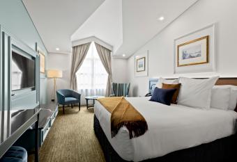 Millennium Hotel Queenstown allows 18 year olds to book a room