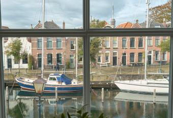 B&B De Grote Kade I Bella Zeelandia allows 18 year olds to book a room