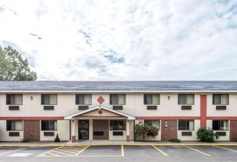 Super 8 by Wyndham Gardner has Smoking rooms