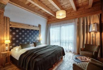 Boutique Apartment Sonnenhang has rooms with a private hot tub