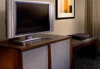 The Highland Dallas, Curio Collection by Hilton has rooms with a private hot tub