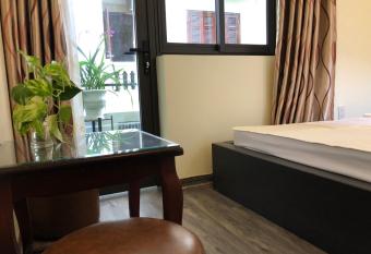 La ventana modern house allows 18 year olds to book a room