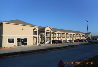 Crossroads Inn & Suites allows 18 year olds to book a room