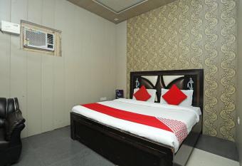 OYO 18530 Night inn allows 18 year olds to book a room