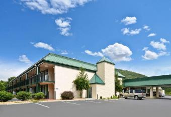 Magnuson Hotel Mountain View has Smoking rooms