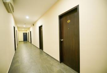 Super OYO Capital O Mookkannoor Tourist Home allows 18 year olds to book a room