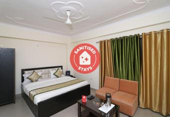 Capital O 18375 Jd Palace allows 18 year olds to book a room