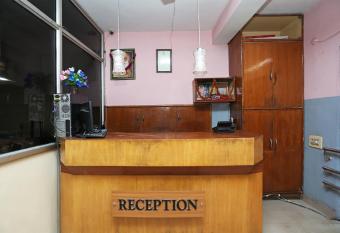 OYO Flagship 13669 Hotel Satnam allows 18 year olds to book a room