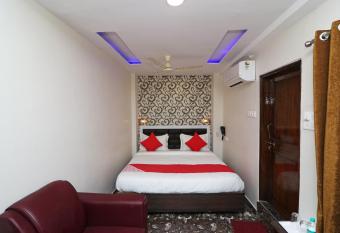 OYO Hotel Prerna allows 18 year olds to book a room