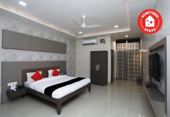 Capital O 22317 Shagun Farms allows 18 year olds to book a room