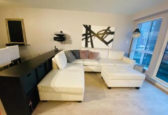 Downtown Heritage Condo with Parking allows 18 year olds to book a room