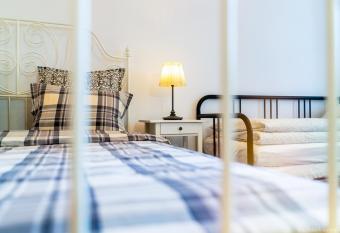 Apartamenty przy STONEHENGE allows 18 year olds to book a room