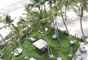 Cowrie Luxury Beach Studio allows 18 year olds to book a room