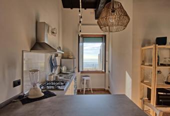 Attico sul Mediterraneo has Balcony rooms