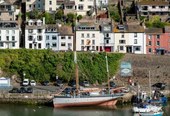 Harbour View has Balcony rooms