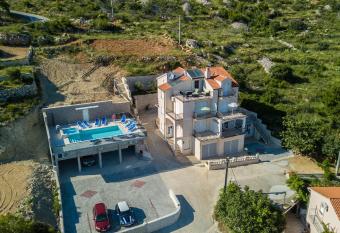 Apartments Pu  i   has Balcony rooms
