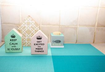 Dira BaLev allows 18 year olds to book a room