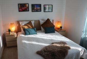 L  a de Paris has Balcony rooms