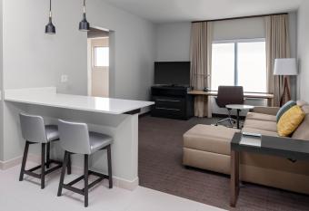 Residence Inn by Marriott Phoenix Mesa East has rooms with a private hot tub