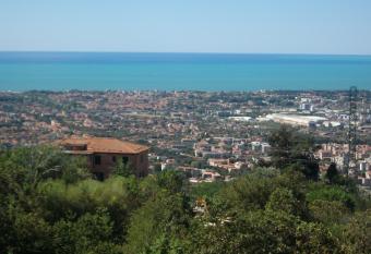 Hotel Alberta has Balcony rooms