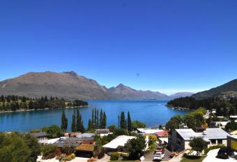 Earnslaw Lodge has Balcony rooms