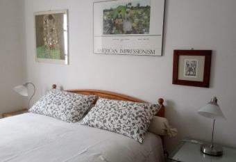 CASA BARTOLACCI COZY APARTMENT (NEAR FLORENCE CITY CENTER) has Balcony rooms