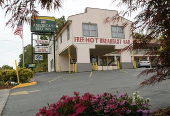Econo Lodge Calhoun North Damascus has Smoking rooms