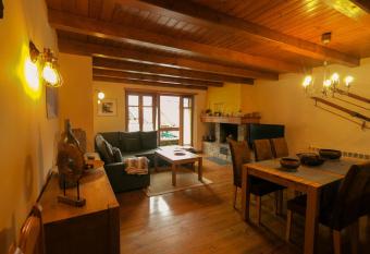 Apartamento Aneto allows 18 year olds to book a room