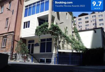 Yellow Fox allows 18 year olds to book a room