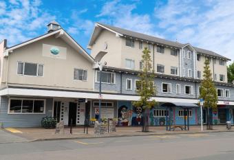 Based by the Lake allows 18 year olds to book a room