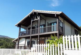 Casa Artea allows 18 year olds to book a room