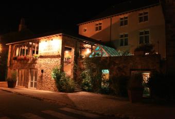 Le S  n  chal has Balcony rooms