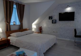 Studio Banovac has Balcony rooms