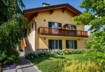 Agritur Val d Adige has Balcony rooms