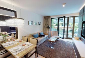 White Pearl Apartment 0.03 has Balcony rooms