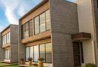 Bonita casa climatizada en Fracc Privado has Balcony rooms