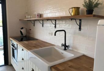 Stylish Apartment Near the Beach has Balcony rooms