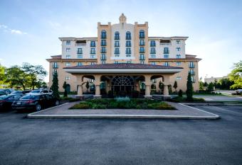 Embassy Suites by Hilton Indianapolis North has Balcony rooms