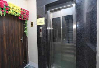 Tulsi Palace allows 18 year olds to book a room