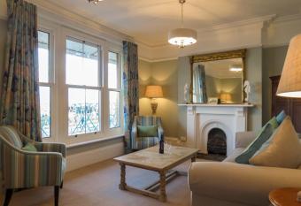 14 Market Cross Place has Balcony rooms