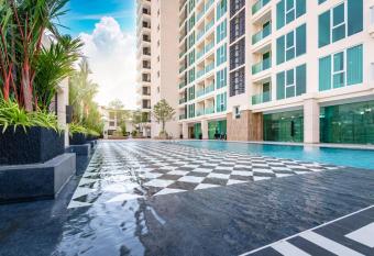 City Garden Tower Luxurious Condominium In The Center Of Pattaya allows 18 year olds to book a room