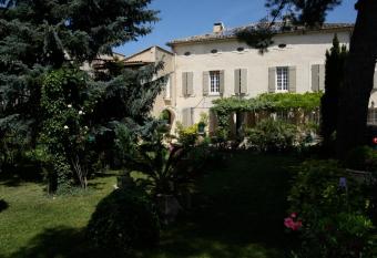 Mas Alpilles Soleil allows 18 year olds to book a room