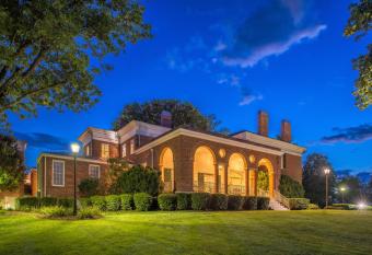 Hampton Inn Lexington-Historic Area allows 18 year olds to book a room