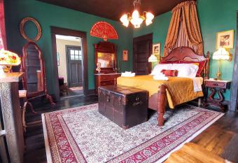 Rosamond   s Room has Balcony rooms